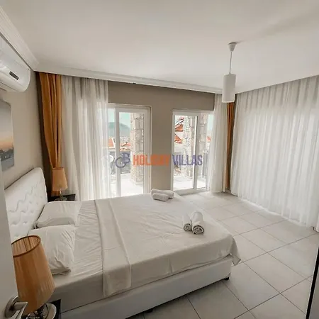Villa Rena 1 *
